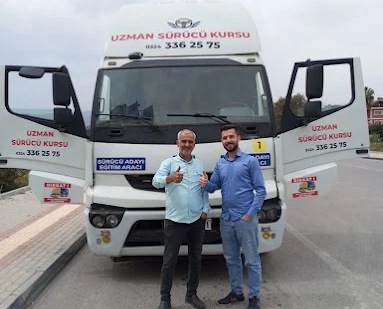 Mersin C sınıfı kamyon ve CE sınıfı tır çekici ehliyeti kursu